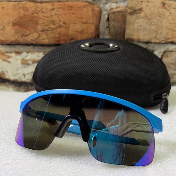 Oakley Resistor USA OJ9010-2523 123 Sunglasses - Picture 1 of 4